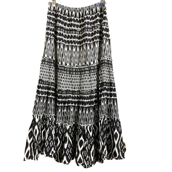 Style & Co. Dresses & Skirts - Style & Co. Black & White Geo-Print Tiered Maxi Skirt size P-Small